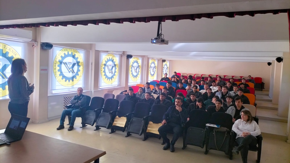 Okulumuzda İşkur yetkilisi meslek danışmanı Dilek Hanım 12. sınıflara Mesleki Danışma semineri düzenlendi